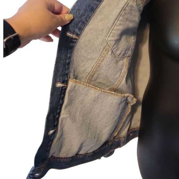 Old Navy Women's Denim Jacket Size Large - Picture 4 of 6